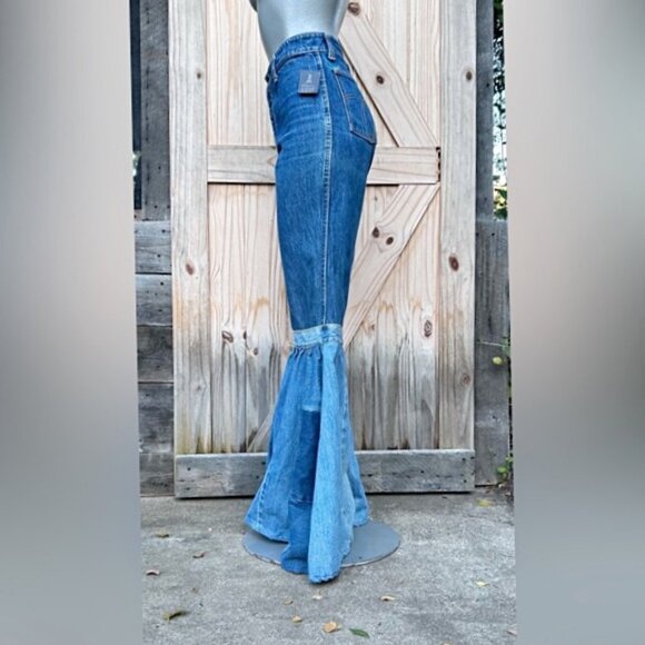 Urban Renewal Vintage Retro Sasson High Waisted Patchwork Bell Bottom Jeans~10~ - Picture 2 of 7